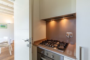 Frigorífic, forn, placa de cuina i rentaplats 