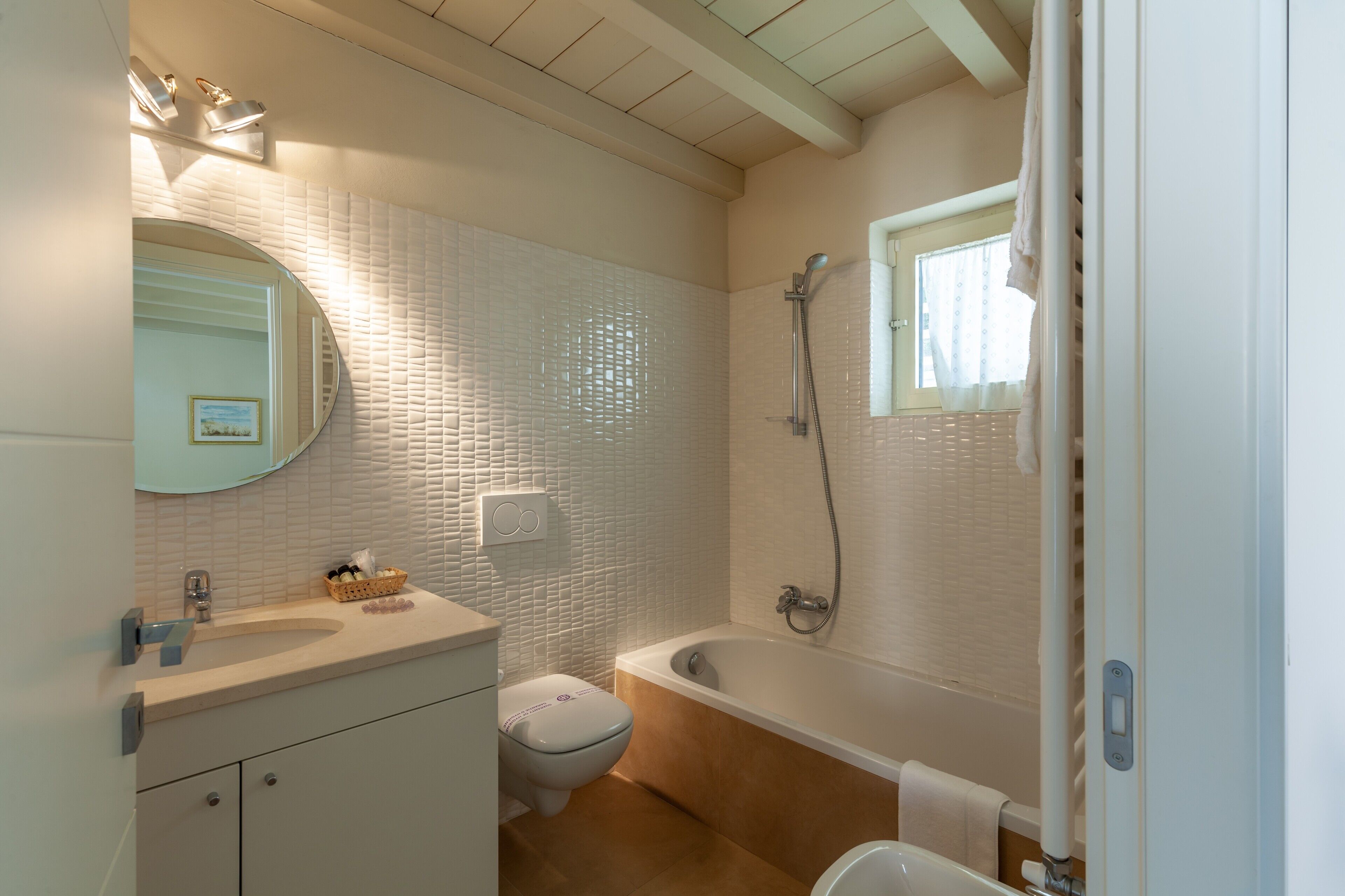 Bathtub, hair dryer, towels