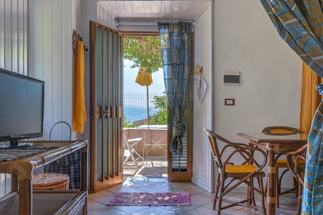 Interior. Vacation Apartment "Casa Vacanze Iosè" with Sea View