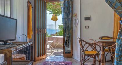 Vacation Apartment "Casa Vacanze IosĂš" with Sea View