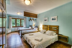 7 habitaciones, tabla de planchar con plancha y wifi gratis 