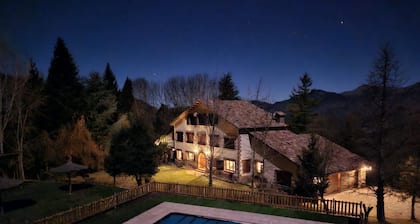 Ferienhaus Can Blau mit Bergblick, Pool, Garten und WLAN