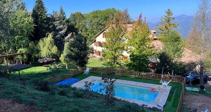 Casa de vacaciones Can Blau con vistas a la montaña, piscina, jardín y Wi-Fi