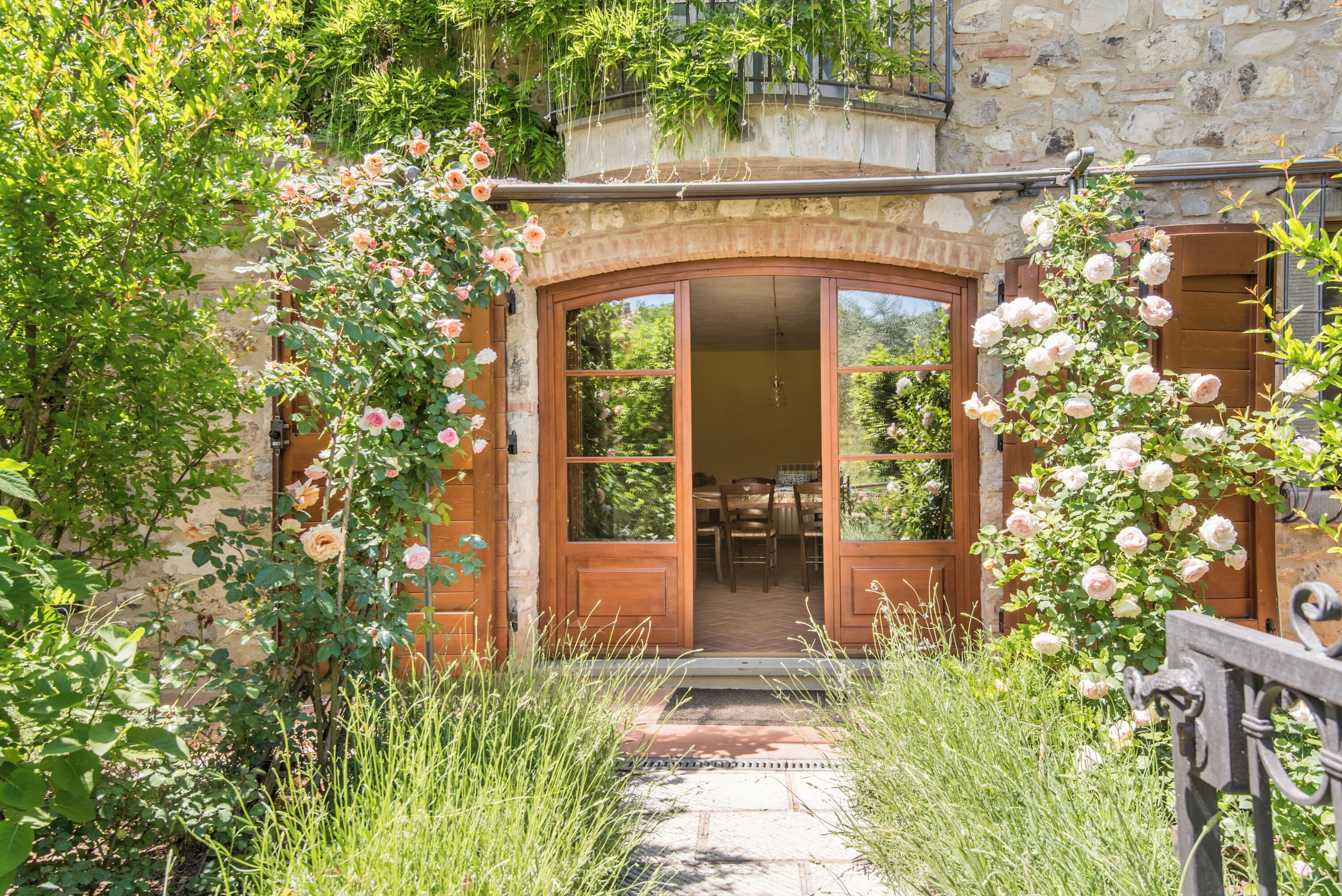 تفاصيل الفندق من الخارج