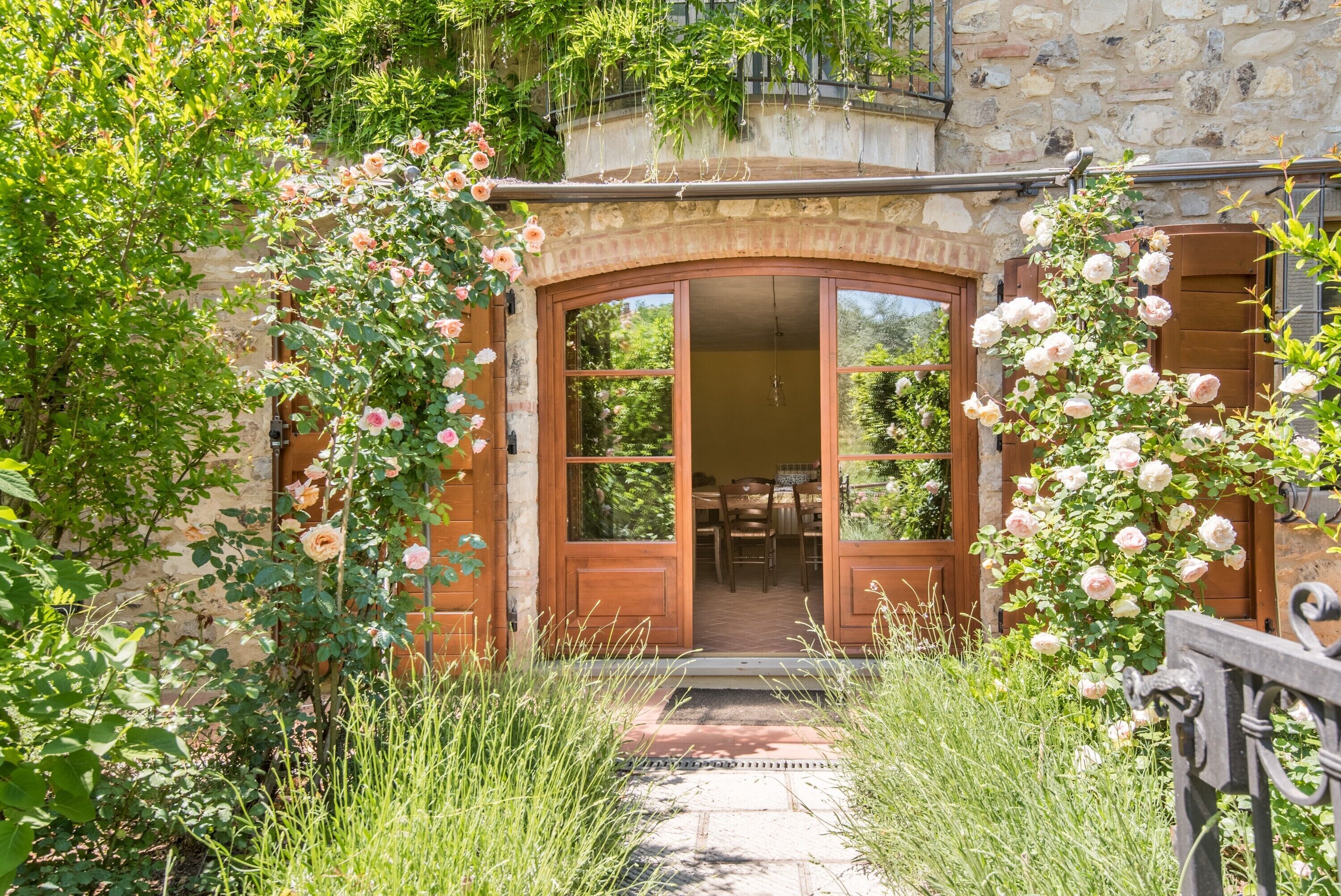 تفاصيل الفندق من الخارج