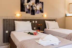 1 makuuhuone, tallelokero huoneessa, silitysrauta/-lauta