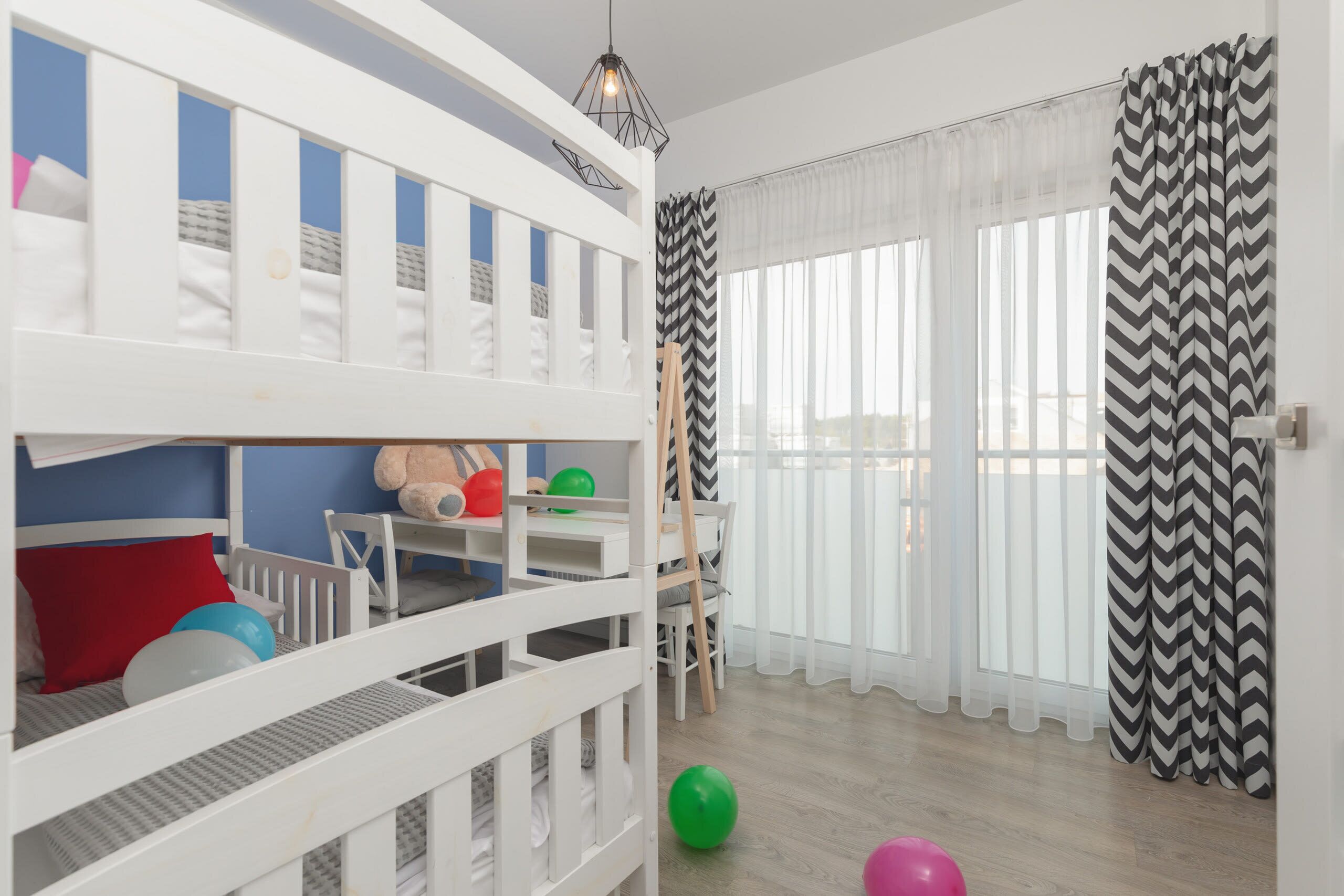 2 bedrooms, desk, iron/ironing board, WiFi