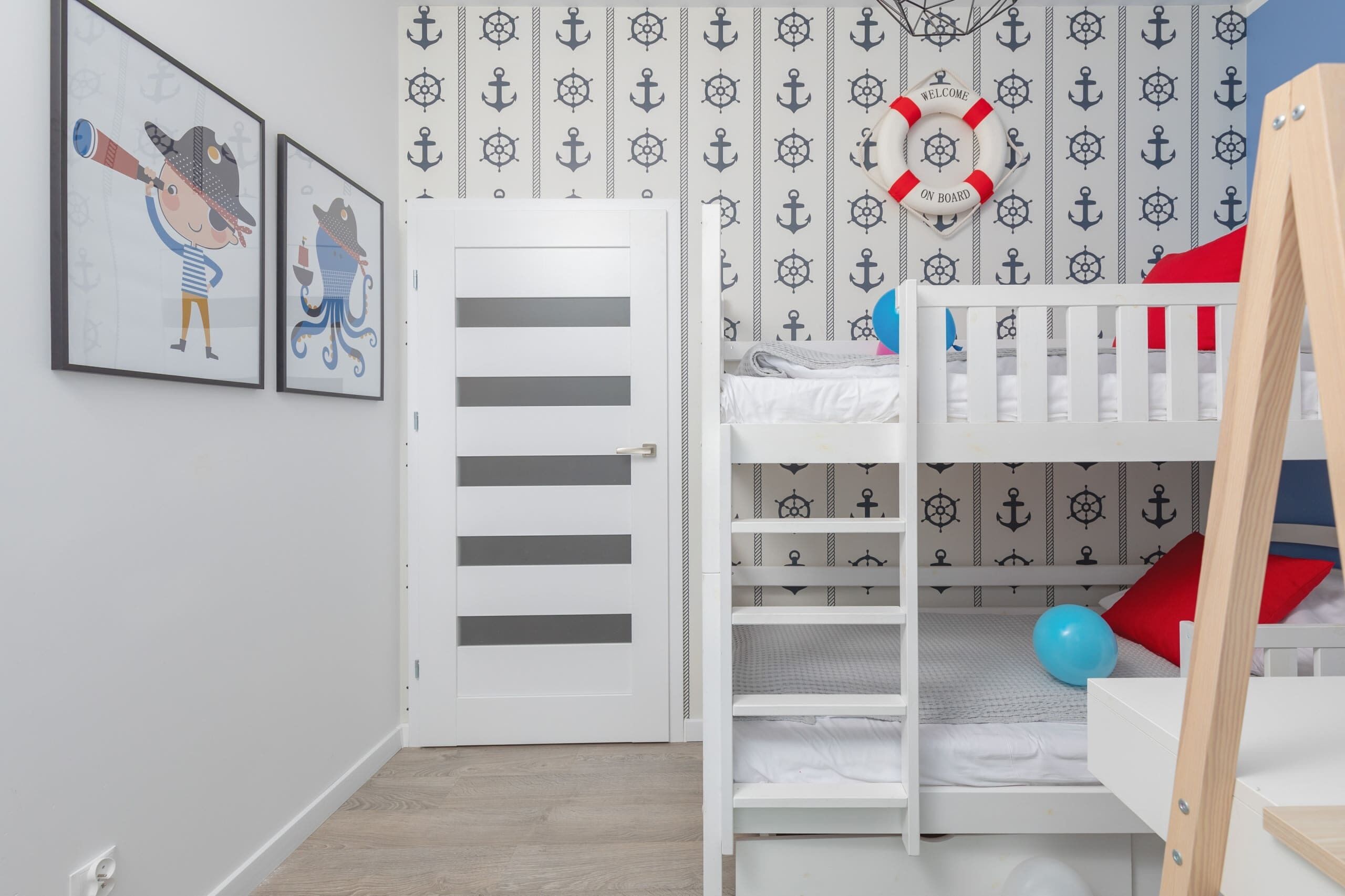 2 habitaciones, escritorio, tabla de planchar con plancha y wifi 