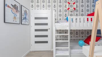 2 habitaciones, escritorio, tabla de planchar con plancha y wifi