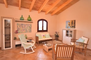 Tv och ett bordtennisbord