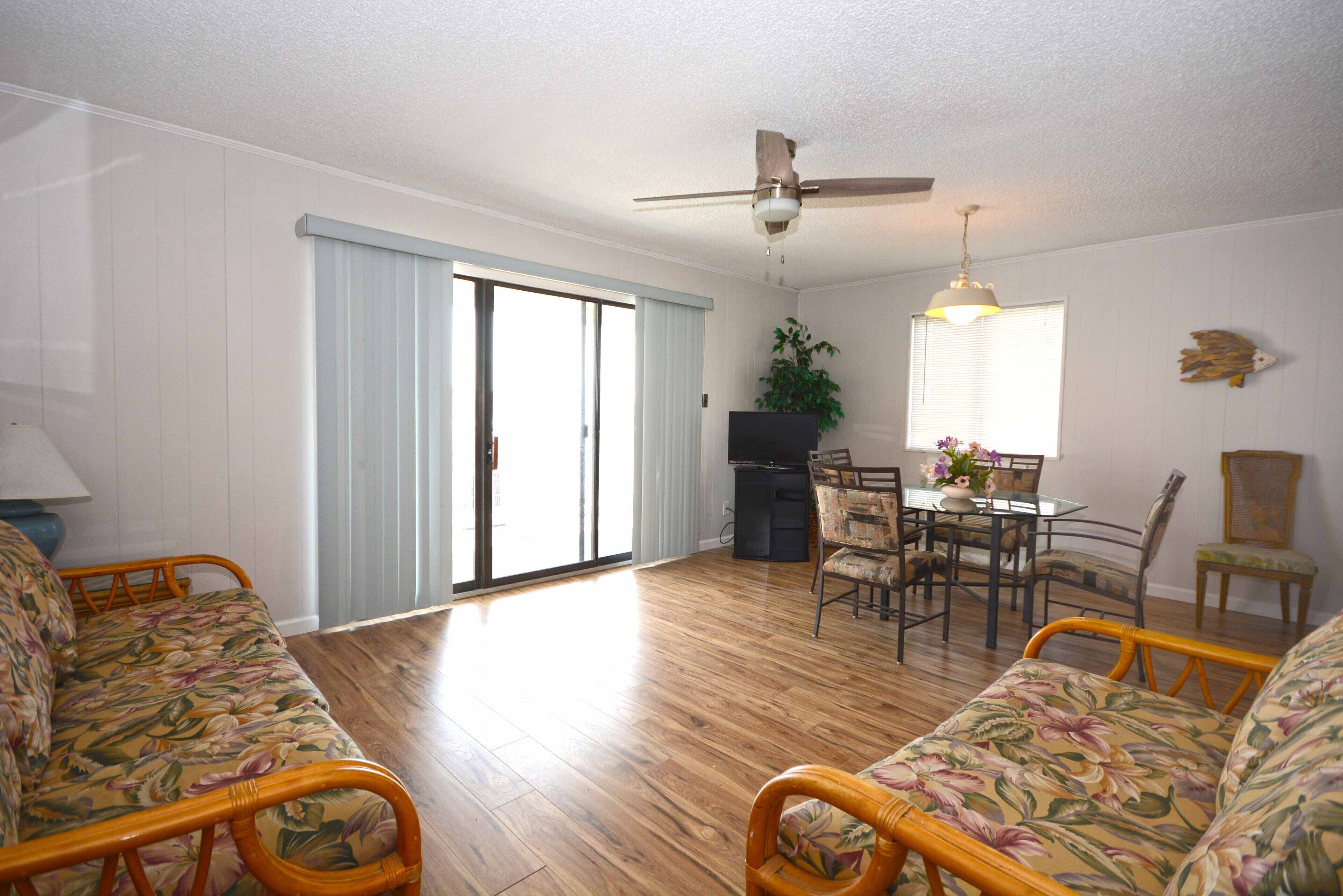 Cozy, 2 bedroom 2 bath condo located uptown on the oceanside!