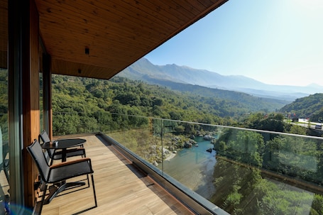 Balcony. Uji i Ftohte Hotel