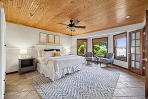 5 bedrooms, iron/ironing board, travel cot, free WiFi - Welcome to Wake and Lake - Beautiful Waterfront Home with Great Amenities! (Denver)