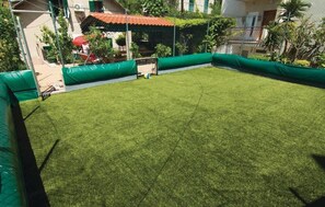 Property grounds - 2 BDR apt, hot tub, private playground, grill, 5 min from the beach (Split)