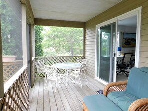 Outdoor dining - 541D Hudson Avenue - Stewards Watch (Bethany Beach)