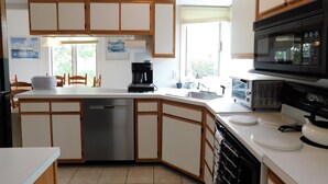 Fridge, microwave, oven, stovetop - 541D Hudson Avenue - Stewards Watch (Bethany Beach)