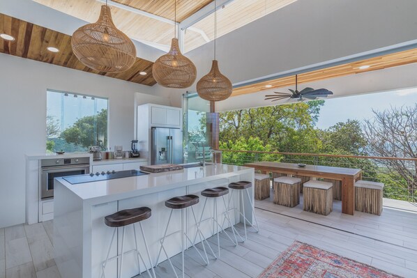 Refrigerador, horno, placa de cocina, lavavajillas