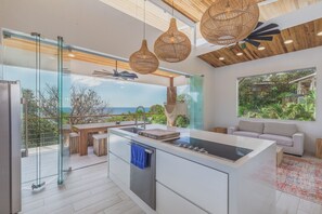 Refrigerador, horno, placa de cocina, lavavajillas