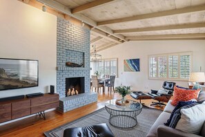 智能電視、書籍