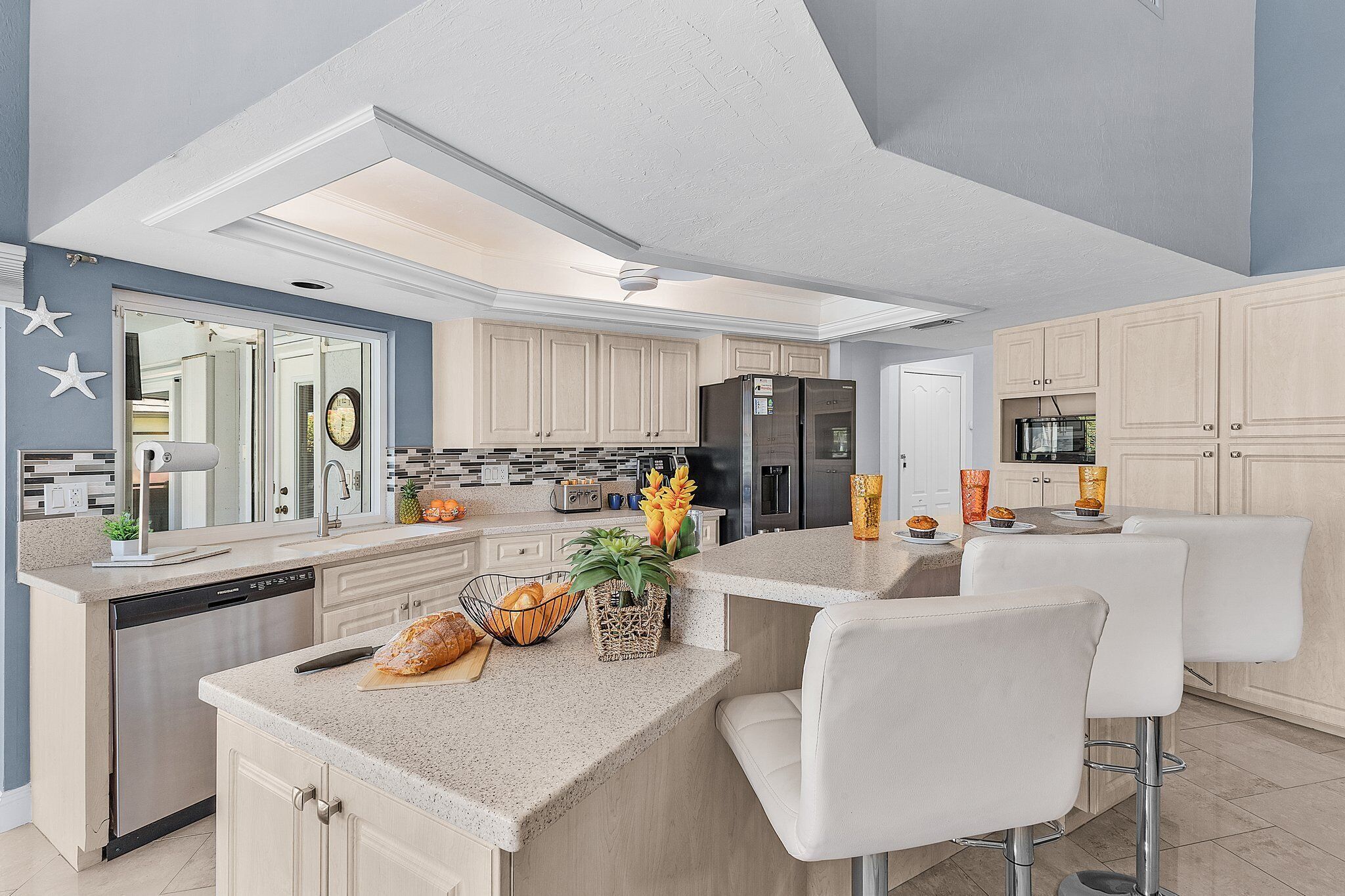 ثلاجة، ميكروويف، فرن، موقد طهي مسطح