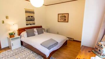 3 bedrooms, iron/ironing board, travel crib, free WiFi