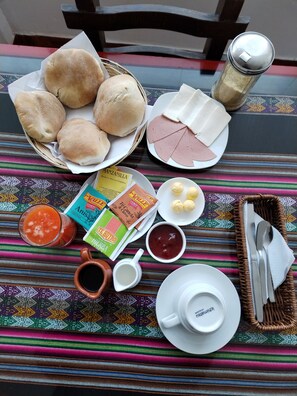 Free daily continental breakfast