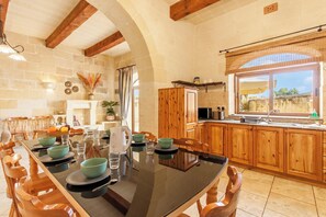Private kitchen - Centre Island Gozitan Farmhouse & Pool (Kercem)