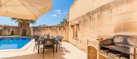 Family House, Multiple Bedrooms, Refrigerator & Microwave (Centre Island Gozitan Farmhouse &) | Pool