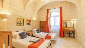 5 bilik tidur, Wi-fi percuma, cadar katil