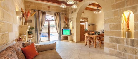 Family House, Multiple Bedrooms, Refrigerator & Microwave (Centre Island Gozitan Farmhouse &) | Living area