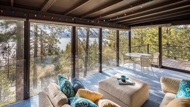 Mökki, useita sänkyjä (Amazing Lake Views! Enclosed Patio & ) | Parveke