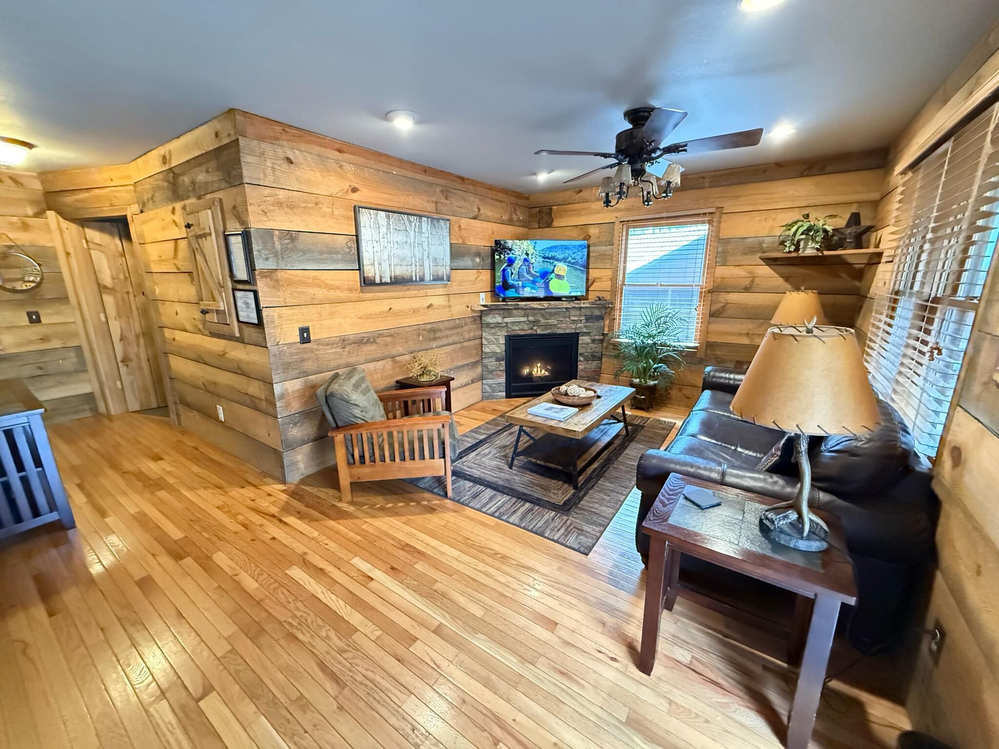 Televisión, chimenea y futbolito 