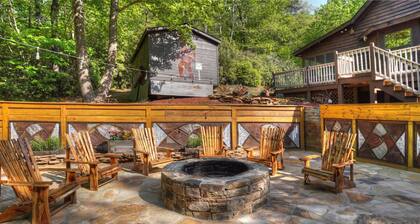 Bearadise- Dog Friendly with Incredible Outdoor Space, Fire Pit, and EV Charger