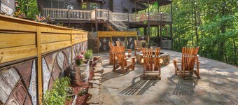 Bearadise- Dog Friendly with Incredible Outdoor Space, Fire Pit, and EV Charger