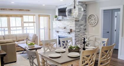 Luxury SKI IN/SKI OUT Kearsarge Brook Condo 3 bed, 2 bath at Cranmore Mountain!!