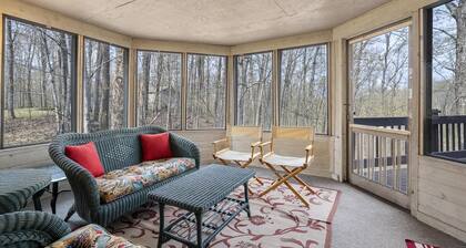 Relaxing Retreat - Close to Downtown Harbor Springs and Ski Resorts!