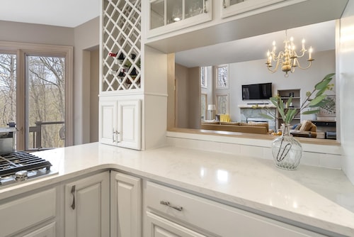 Relaxing Retreat - Close to Downtown Harbor Springs and Ski Resorts!