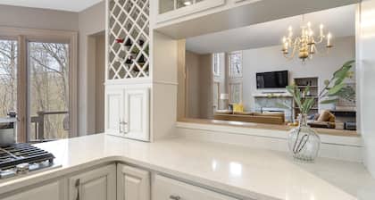 Relaxing Retreat - Close to Downtown Harbor Springs and Ski Resorts!