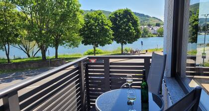 Ferienwohnung mit Balkon und Blick auf die Moselpromenaden