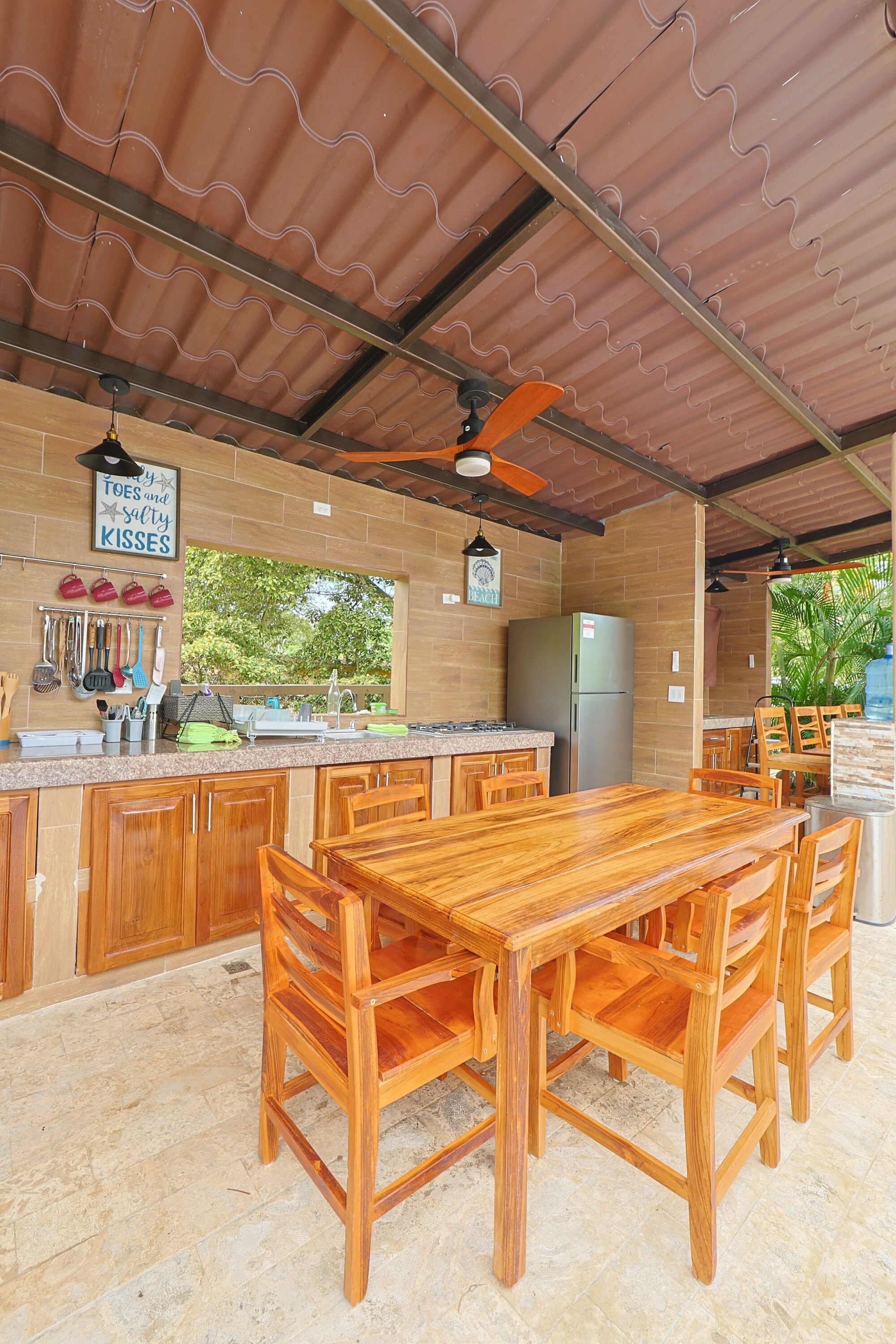 تناول الطعام بالخارج