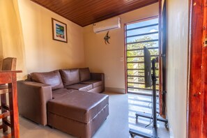 Téléviseur connecté, livres, chaîne audio