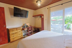 3 habitaciones, caja de seguridad en la habitación y escritorio 