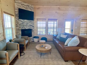 TV - Panoramic Views! Hot tub, Couples Getaway! (Sevierville)