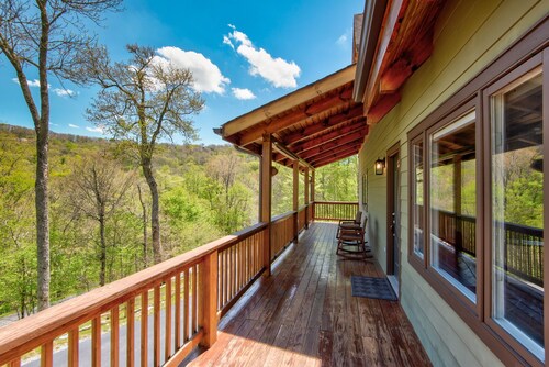 Sugar Rush - Sugar Mtn home with views, fire pit, hot tub!