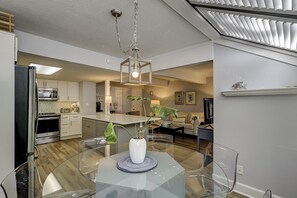 Interior - Sunset Rentals | Beachwalk 132 (Hilton Head Island)