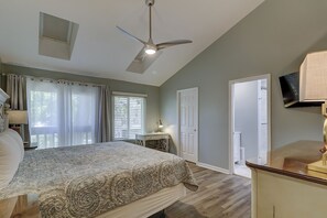 3 bedrooms, desk, iron/ironing board, Internet - Sunset Rentals | Beachwalk 132 (Hilton Head Island)