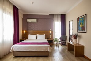 Double Room, 1 Double Bed, Non Smoking, Sea View | In-room safe, desk, laptop workspace, soundproofing - Siriusmi hotel (Cesme)