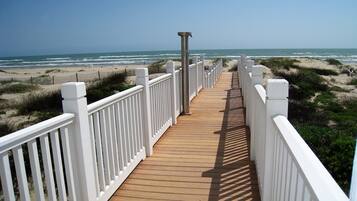 House, 3 Bedrooms | Beach