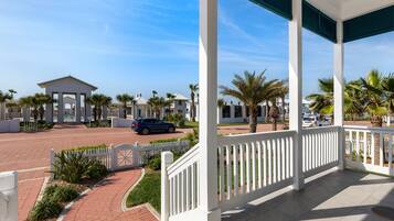 House, 3 Bedrooms | Terrace/patio