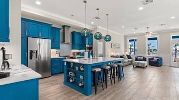 House, 3 Bedrooms | Private kitchen | Fridge, oven, coffee/tea maker, toaster